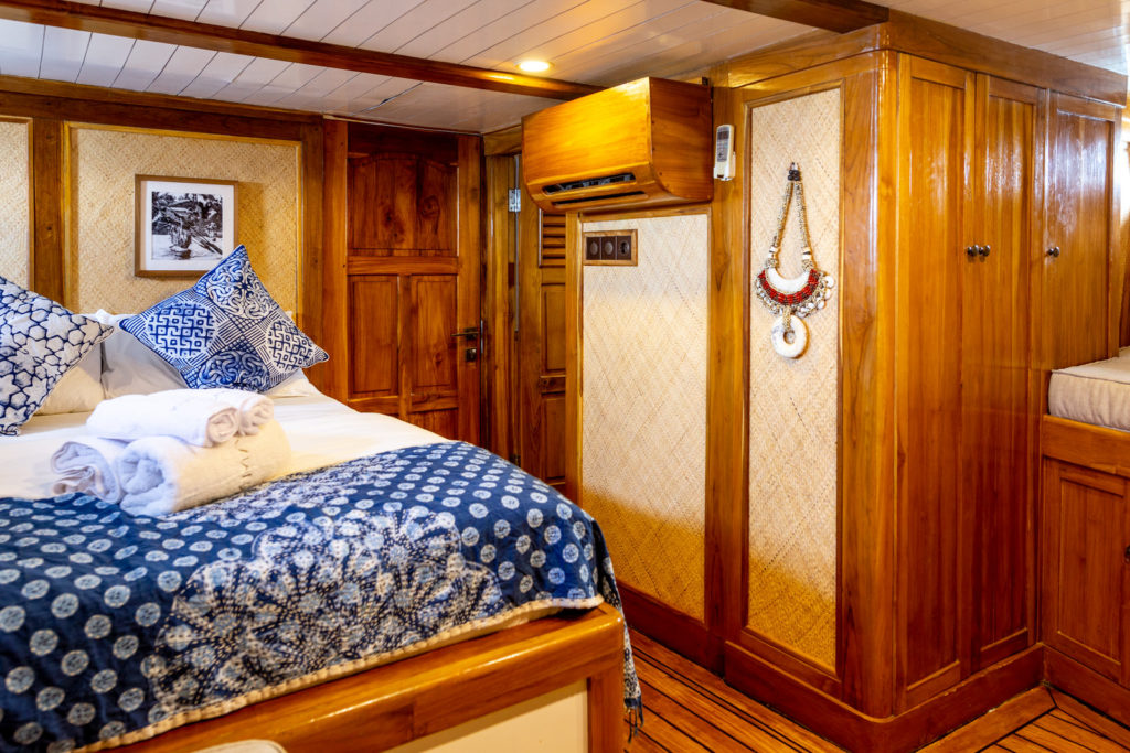 bedroom la unua liveaboard, comfort room while journey to komodo island